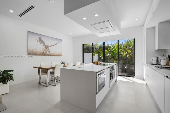 Building Photo - 442 SW 15th Rd