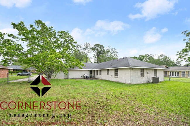 Building Photo - 4 Bed / 2 Bath | $2,000/mo | Move-in Ready