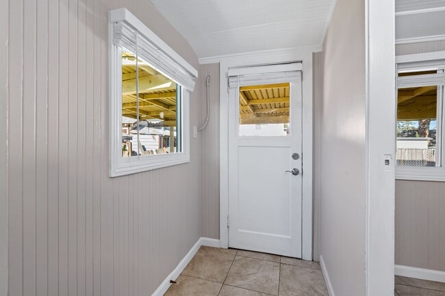 Building Photo - Welcoming 3-Bedroom, 1-Bath Single-Family Home