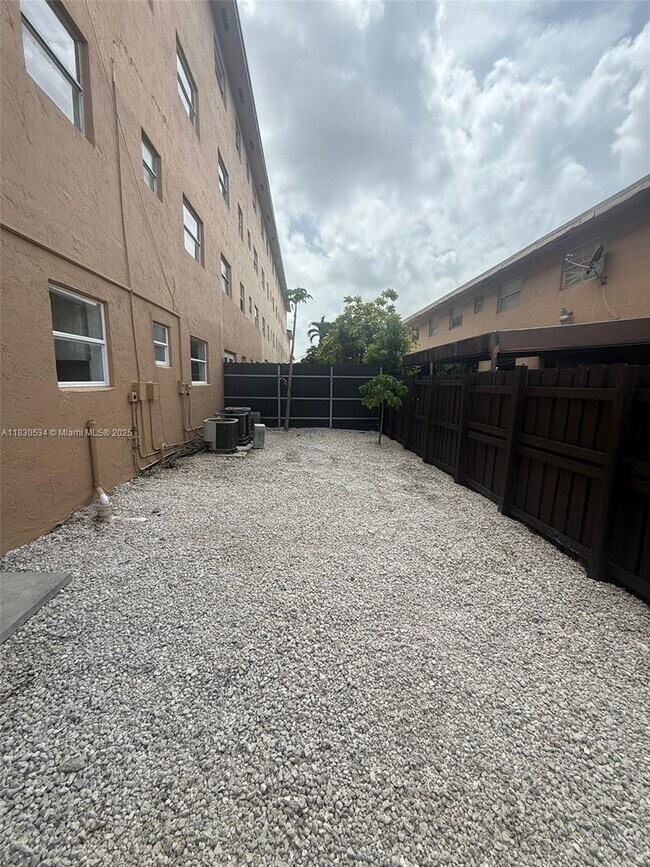 Building Photo - 5441 W 24th Ave