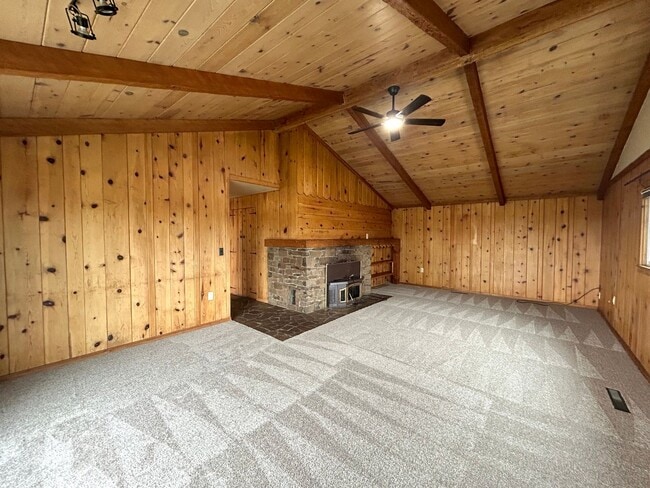 Building Photo - Spacious Home in the Country for Rent