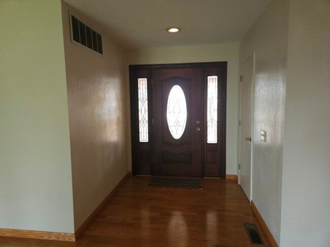 Building Photo - 3056 Twin Oak Pl NW