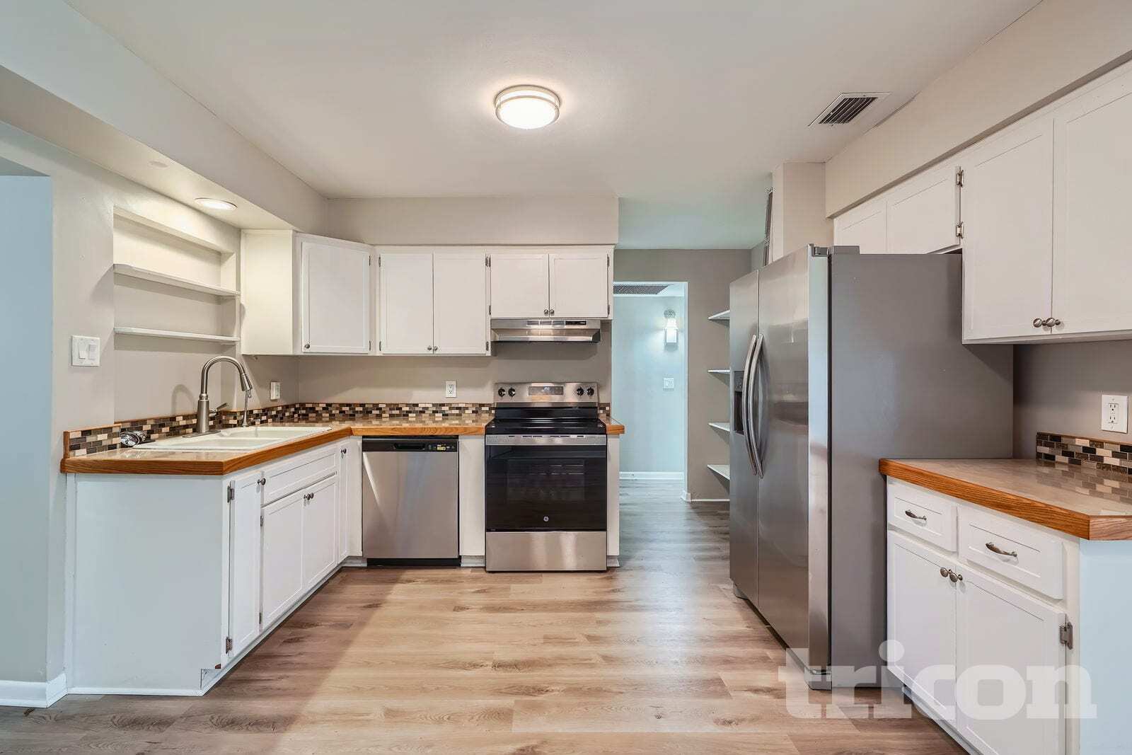 Building Photo - 2020 Magnolia Dr