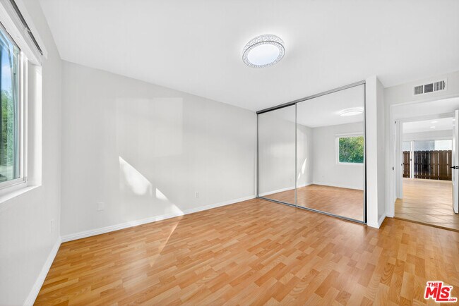 Building Photo - 5252 Coldwater Canyon Ave