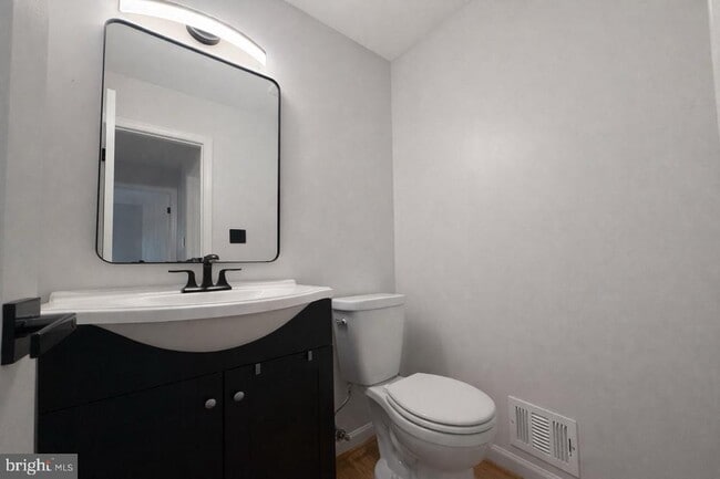 Building Photo - 1744 Lockerbie Ln