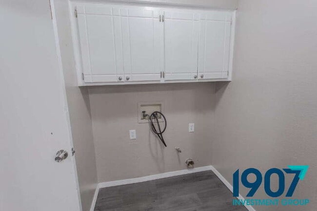 Building Photo - Spacious 5-Bedroom Home in Moore with Rece...