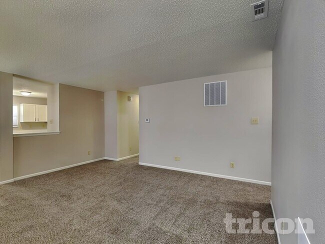 Building Photo - 1909 Blue Pine Ln