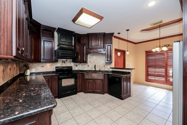 Building Photo - 6514 Grande Bay