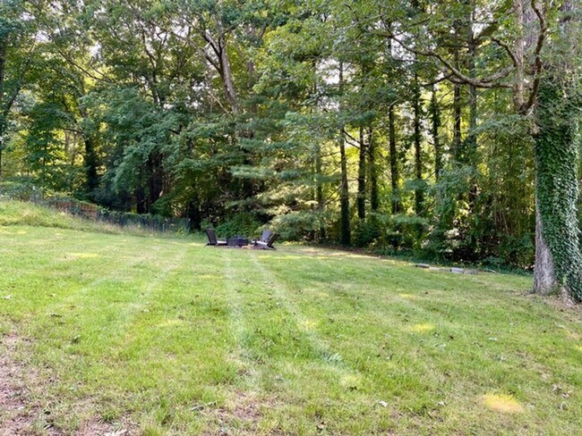 Building Photo - Black Mountain Gem Near Lake Tomahawk!