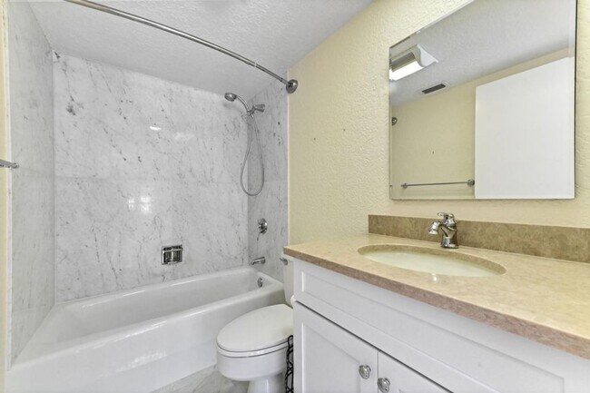 Building Photo - 1900 Presidential Way