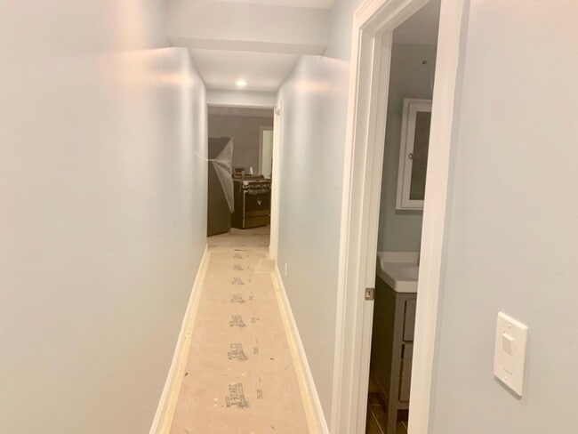 Building Photo - 176 Kelton St