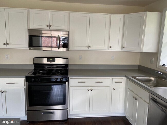 Building Photo - 121 Cypress Dr