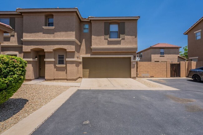 Primary Photo - Great Location, 4 Bedrooms in Peoria!