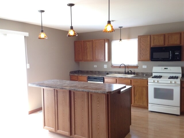 Building Photo - 2111 Gray Hawk Dr