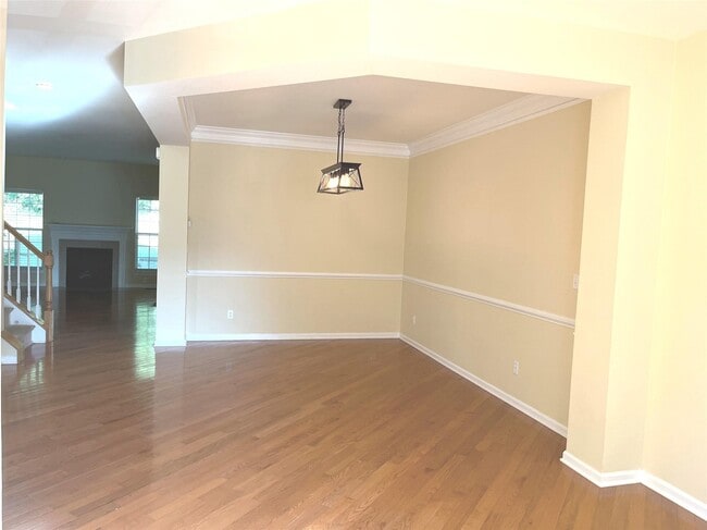 Building Photo - 890 Huntington Dr