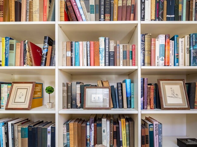 Building Photo - 27 Horseshoe Dr N