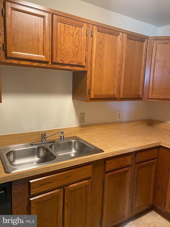 Building Photo - 200 Chesterfield Ln