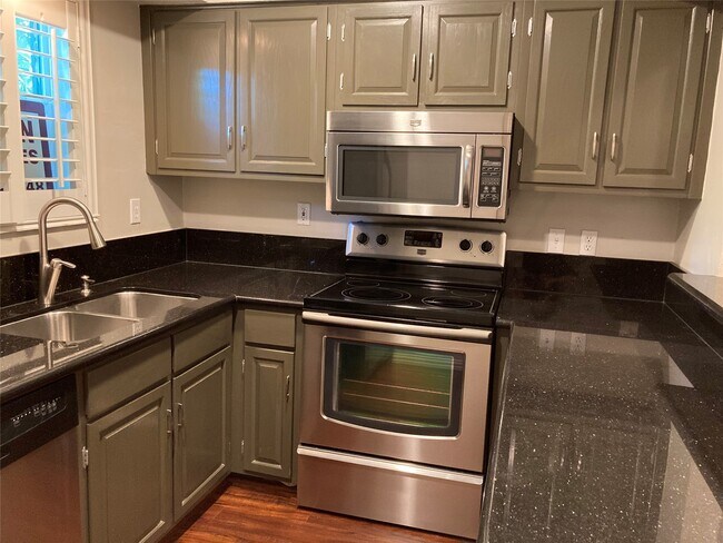 Building Photo - 881 Wax Myrtle Ln