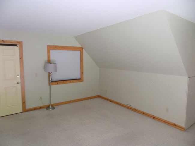 Building Photo - 5 Acorn Ln