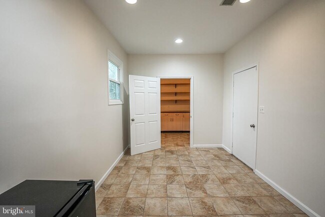 Building Photo - 4230 Avon Dr