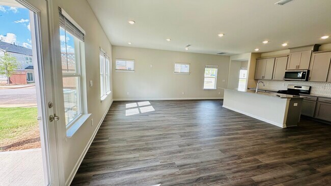 Building Photo - 690 Gabby Pt SW