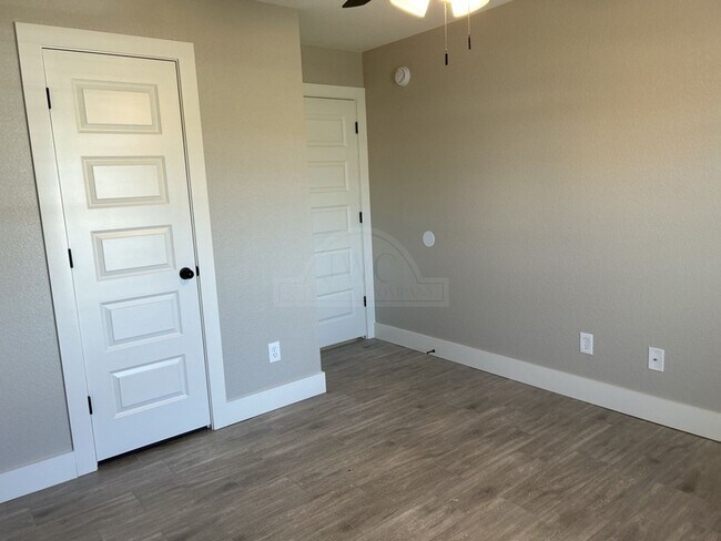 Building Photo - 316 Timber Ridge Dr