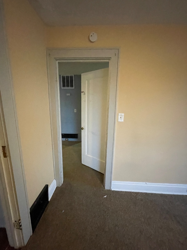 Building Photo - 620 Lincoln Way W