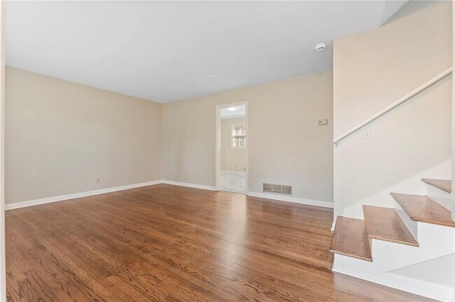 Building Photo - 320 Crossville Ct