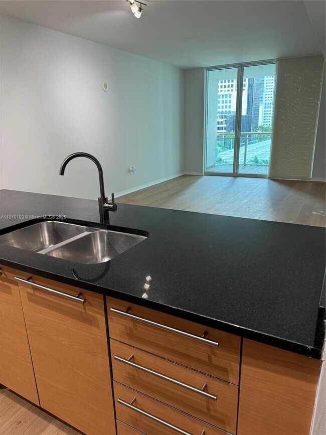 Building Photo - 951 Brickell Ave