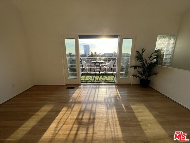 Building Photo - 311 Hill St