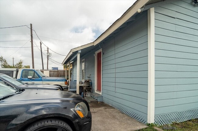 Building Photo - 13928 Bandera St