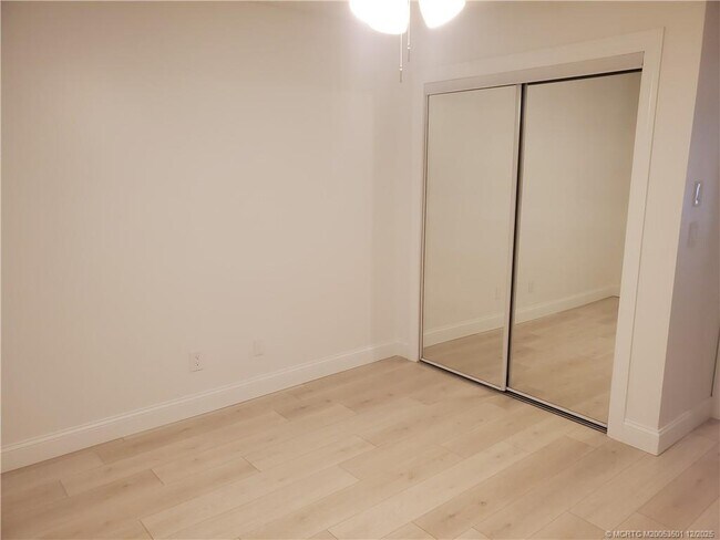 Building Photo - 3159 SW Sunset Trace Cir