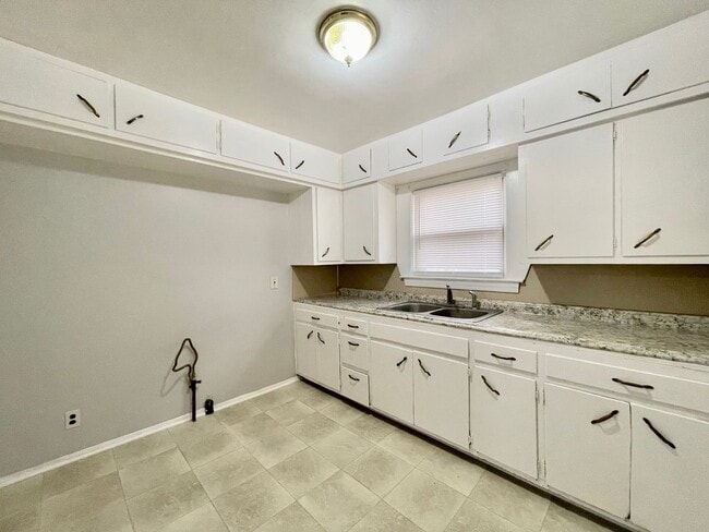 Building Photo - Two Bedroom Home in Muskegon