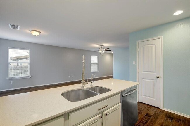 Building Photo - 261 New Bridge Dr