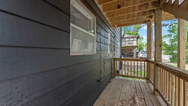 Building Photo - 830 W Caraway St