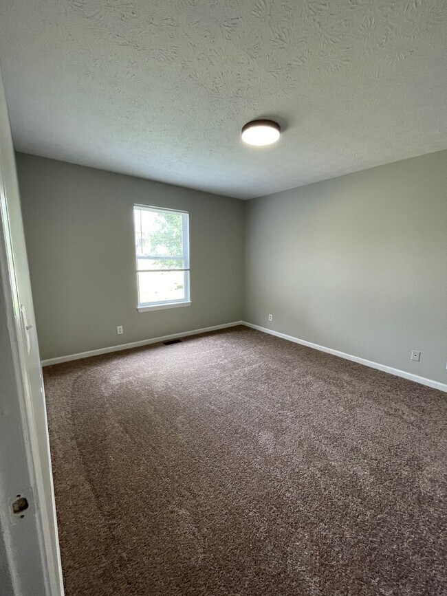 Building Photo - 3624-3626 Thornhill Circle W-TBROS