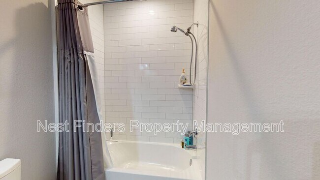 Building Photo - 33 Ficus Ln