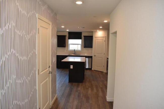 Building Photo - 703 Irma Dr