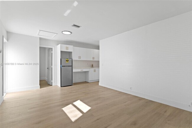 Building Photo - 5401 Fillmore St