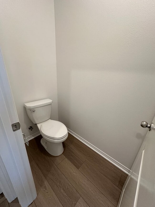 Building Photo - 1 Year Old Lenner 3 Bedroom + Loft Condo i...