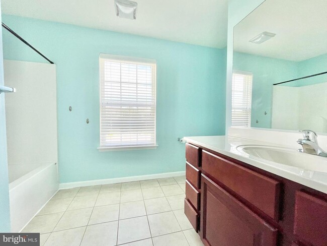 Building Photo - 307 S Marshview Terrace
