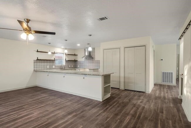 Building Photo - 1207 Whispering Pine Dr