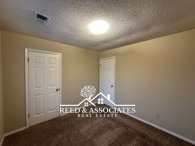Building Photo - 3 Bedroom w/ fenced yard in Raleigh
