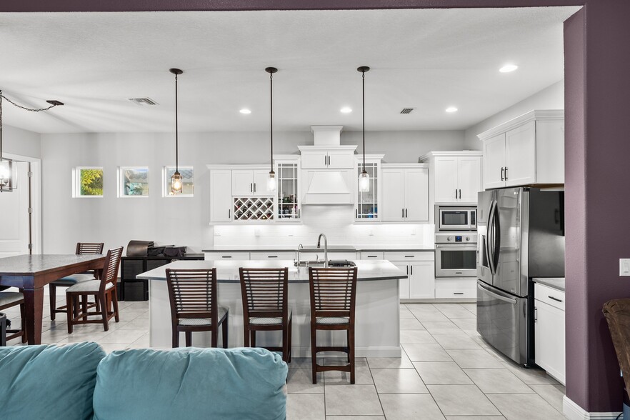 Building Photo - 7484 Ripetta St