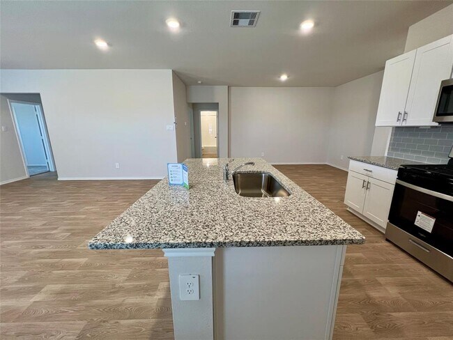 Building Photo - 420 Lancebill Dr