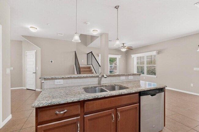 Building Photo - 1620 Bryant Dr