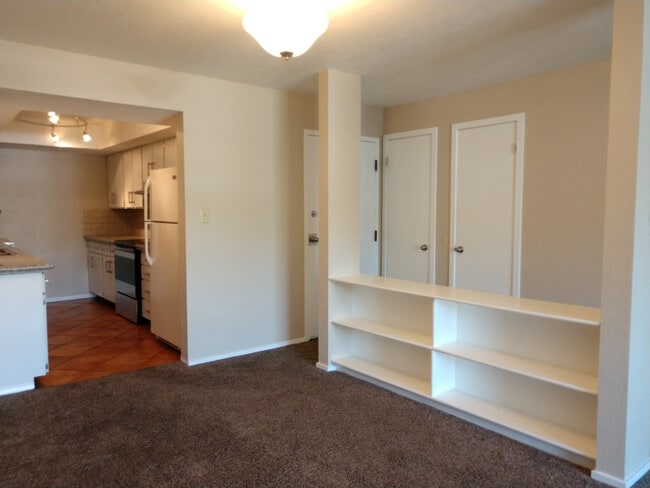 Building Photo - Downtown Deluxe 2 bd Penthouse! Views! NO HIDDEN FEES!