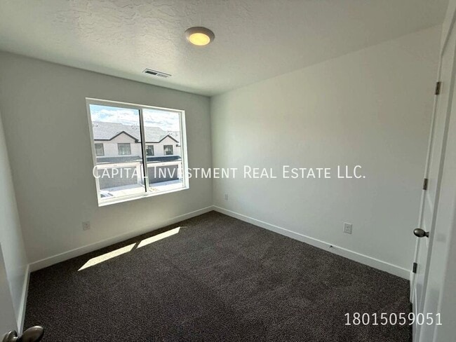 Building Photo - 4351 N 325 E