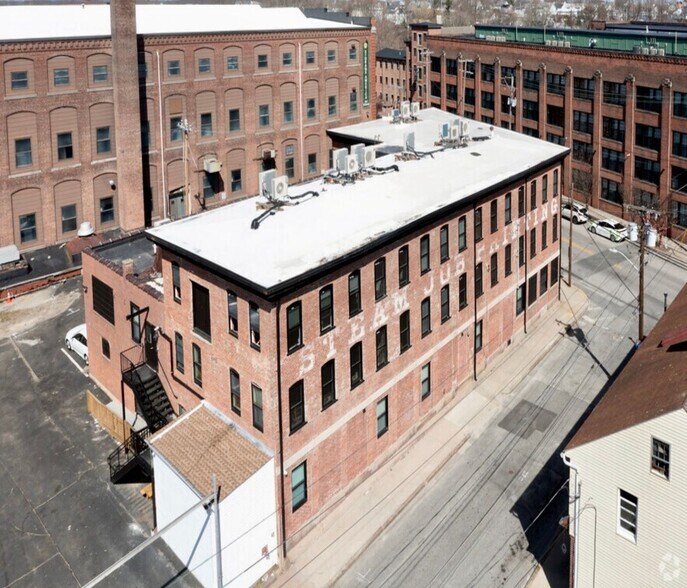 Building Photo - 548 Roosevelt Ave