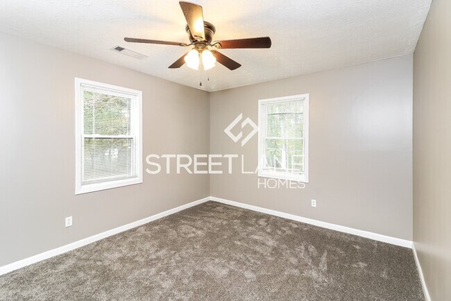 Building Photo - FIRST FULL MONTH OFF WITH 13 MONTH LEASE